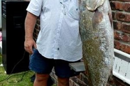 Deon Strydom met sy klubrekord, ‘n 14.7kg kabeljou 